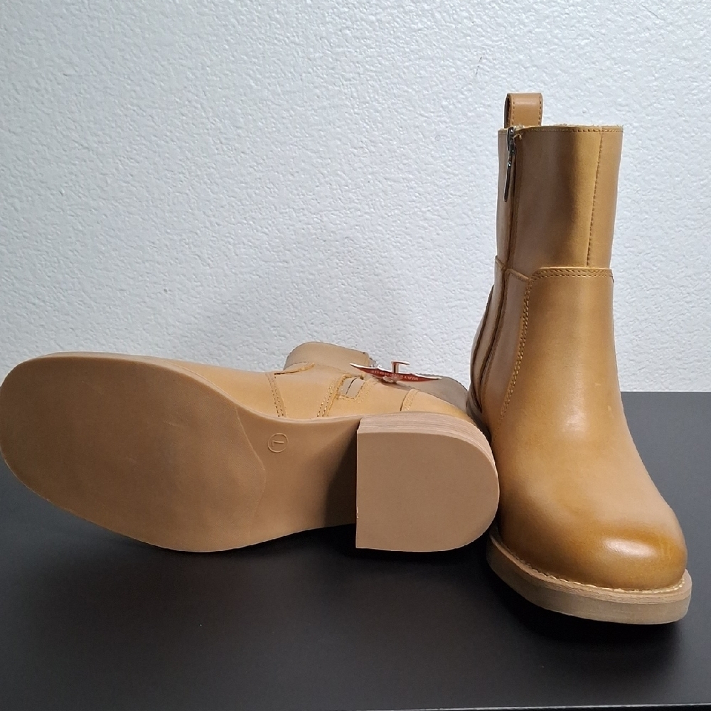 Blondo Tan Heeled Boots with Zipper - Picture 4 of 7